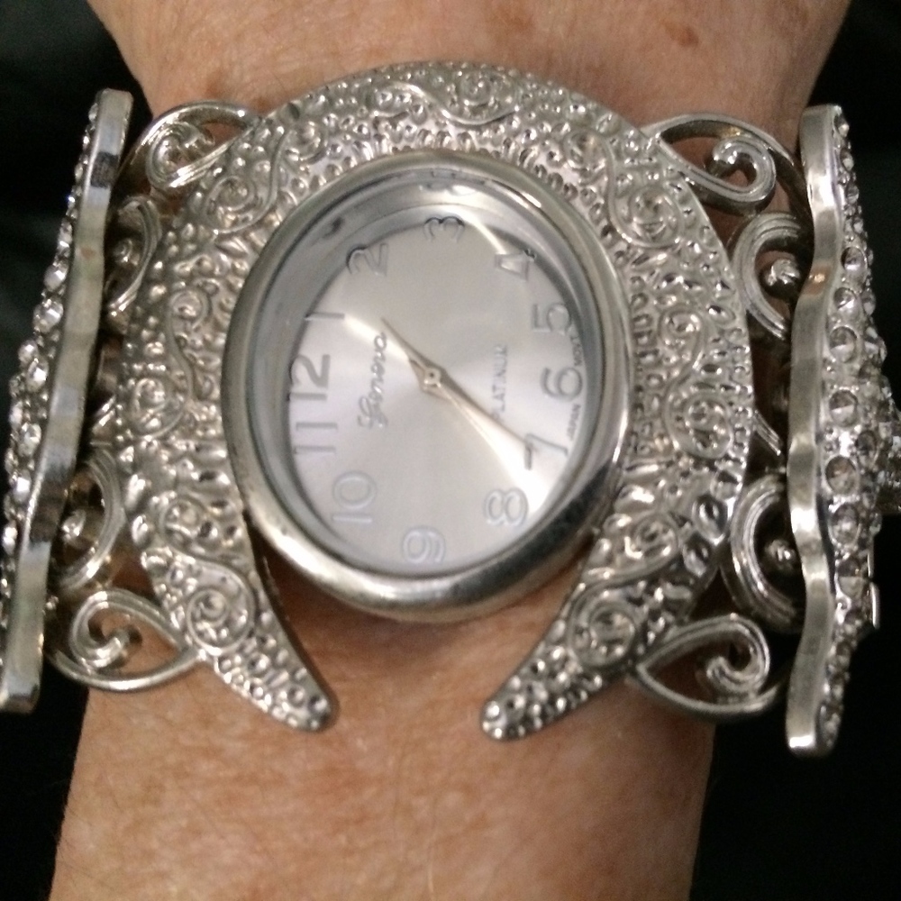 NEW Horseshoe/Bullhead Pavé Cuff Bracelet Watch